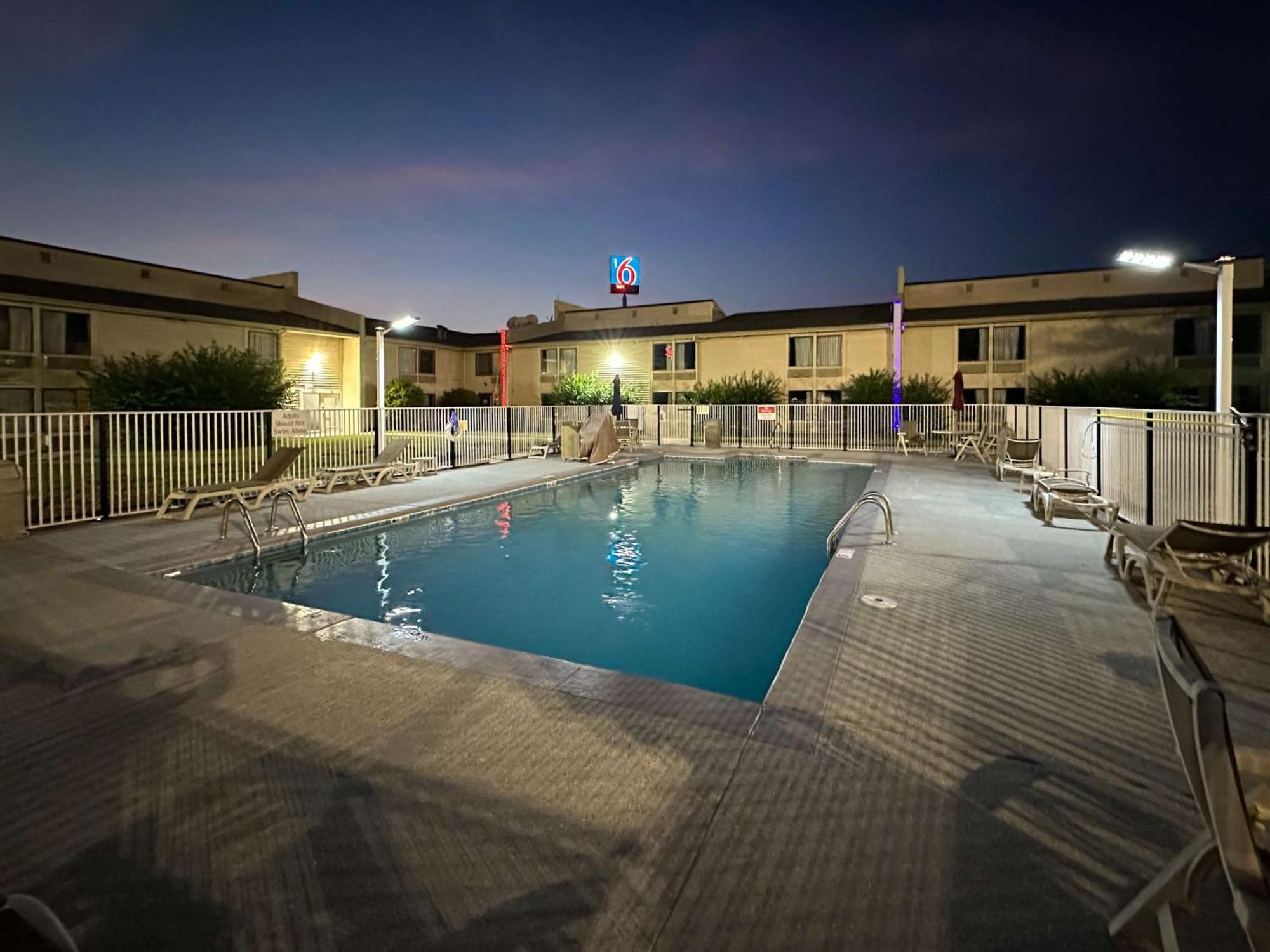 Motel 6-Greensboro, Nc - Airport Exterior photo